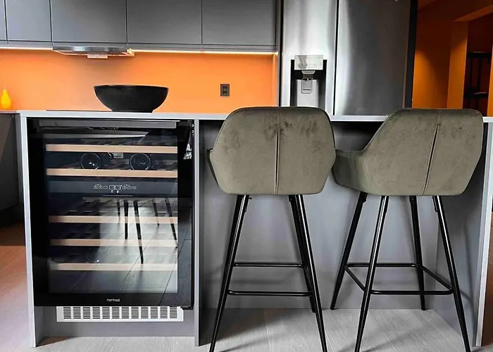 Luxury With Beautiful Location *