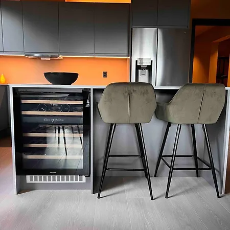 Luxury With Beautiful Location *